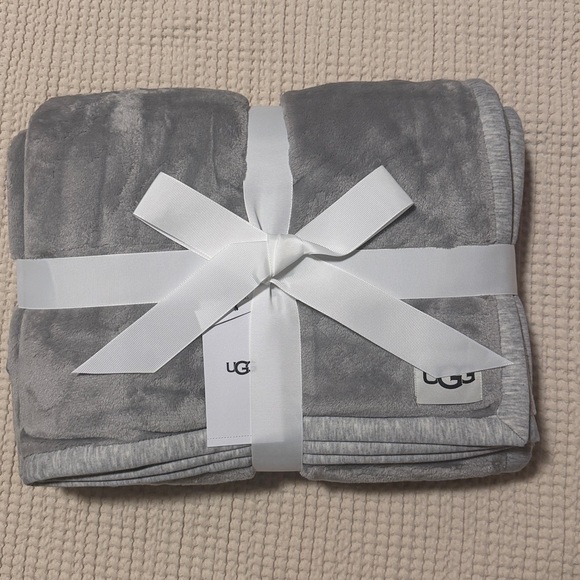 UGG Other - ✨NWT UGG Duffield Throw II